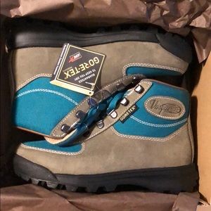 Brand New Vasque 7117 Skywalk GTX Boots size 6.5